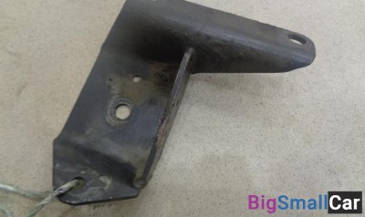 Кронштейн двигателя левый от Land Rover Discovery 2 1998-2004