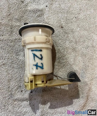 Насос топливный Toyota Camry 30