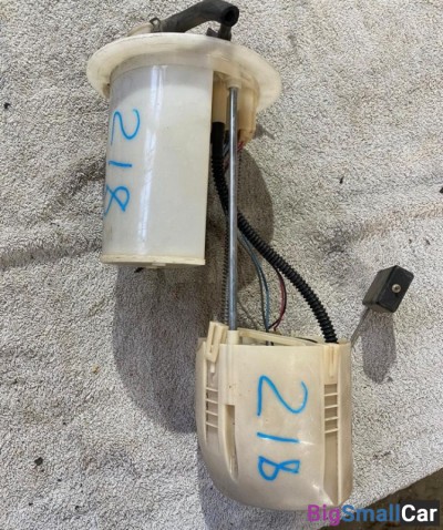 Насос топливный Toyota vitz 90