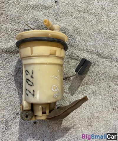 Насос топливный Toyota Spacio 1NZ