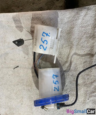 Насос топливный Toyota Auris 1.8